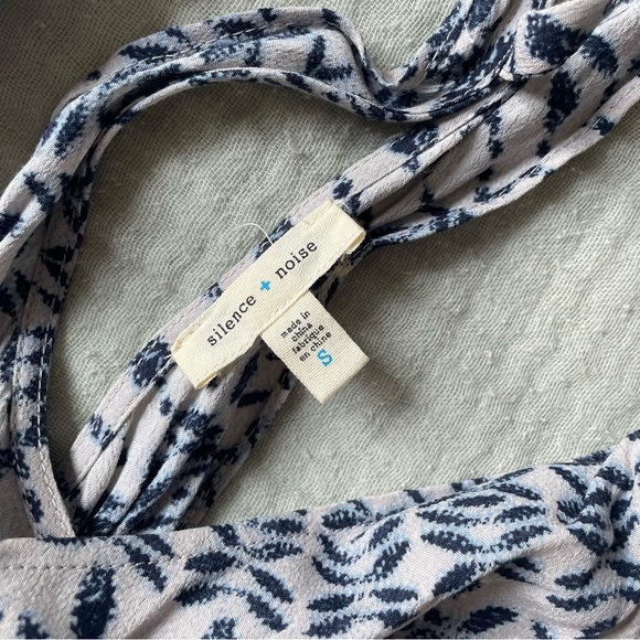 Open back tank/blouse, excellent condition! - Picture 4 of 6